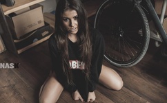 从上到下亲个遍视频